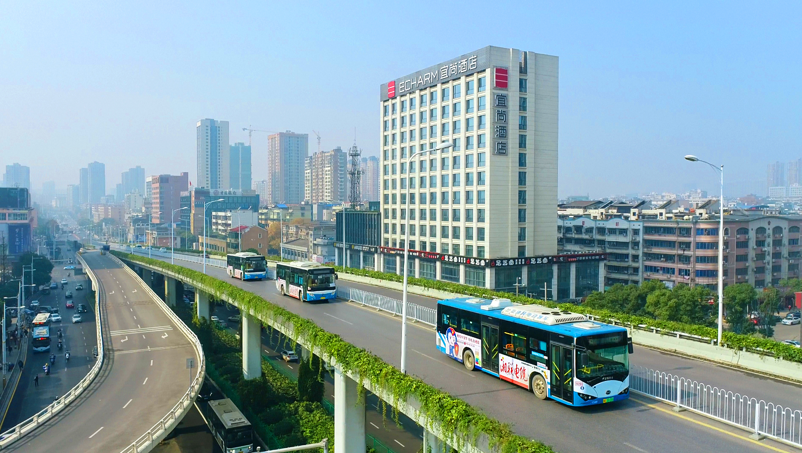 品牌建設(shè)再提速 | 湘聯(lián)電纜公交車(chē)廣告全面上線！